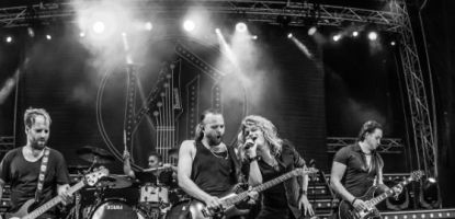 Kissin´ Dynamite